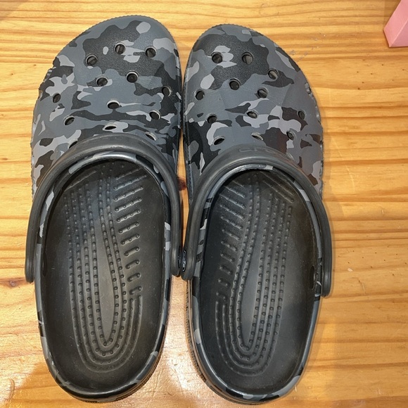 Trendy Camo Crocs🔥 - Picture 2 of 4